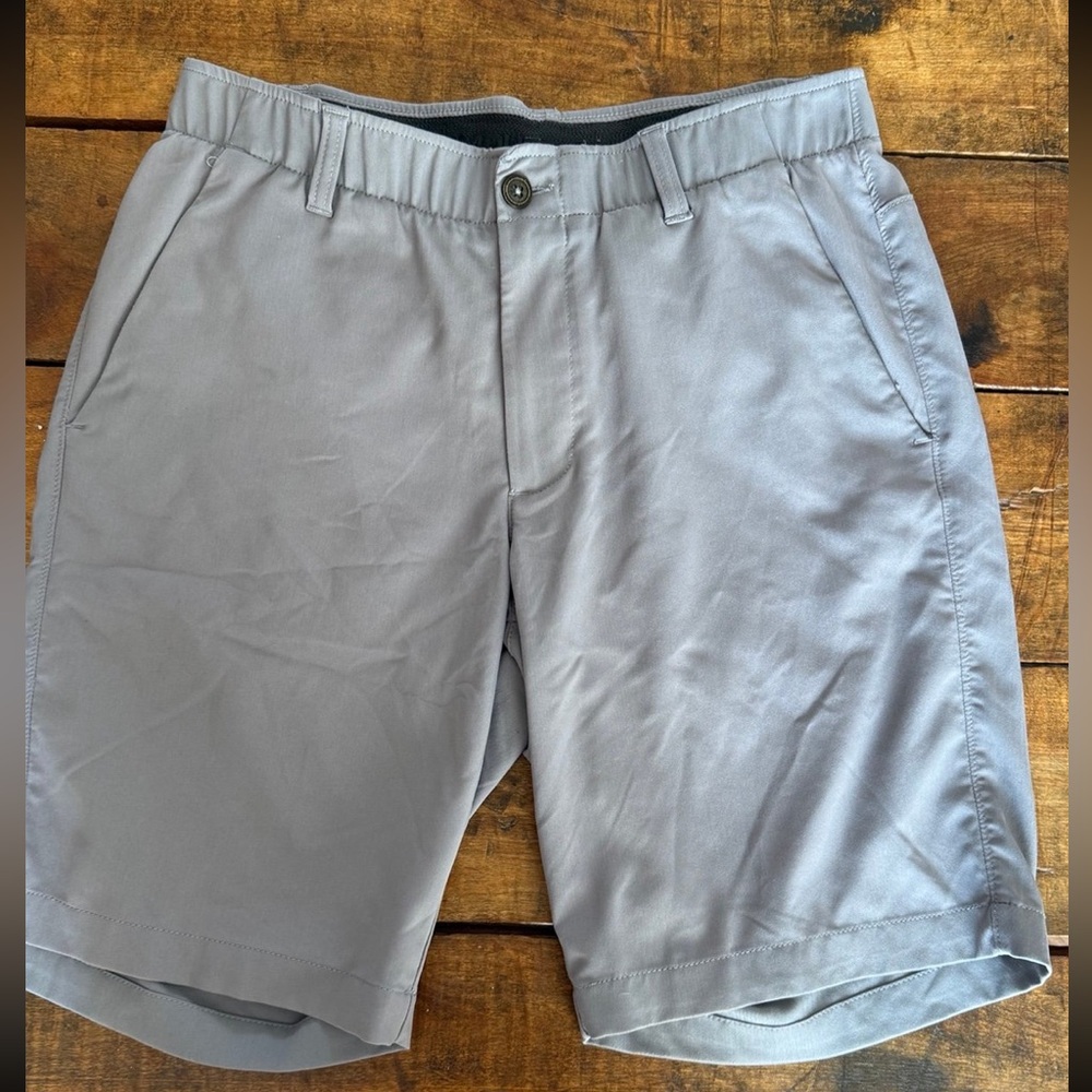 🔥 Under Armour Gray Shorts - Size 32 - Like New! 🔥